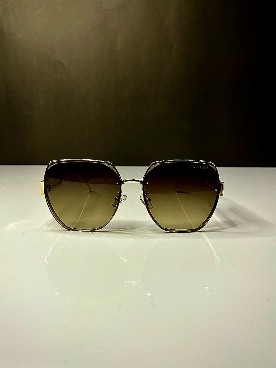 Gucci-Inspired Gold Frame Sunglasses for β Gradient Lenses, Luxury Look Unisex