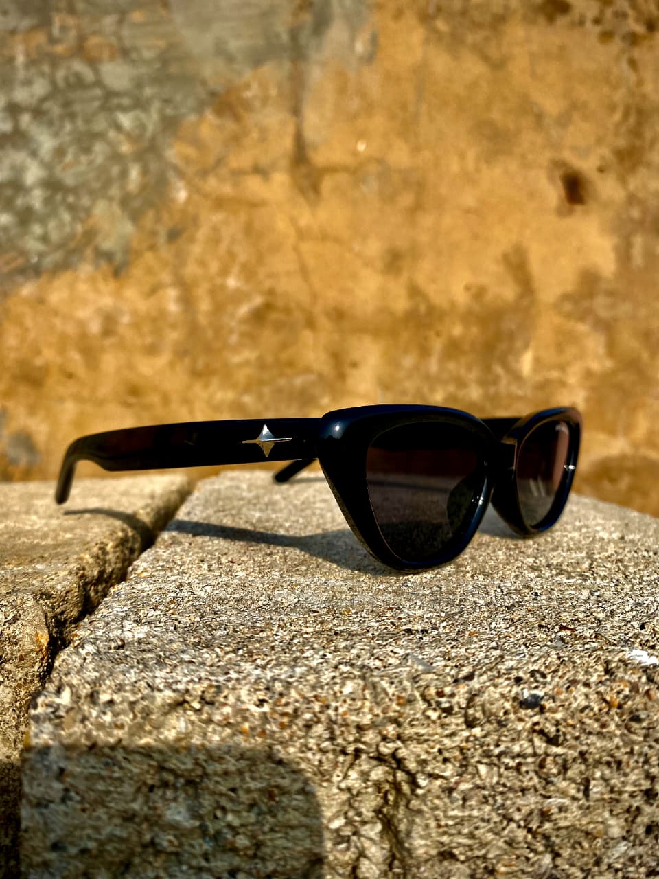 Gentle Monster Style Cat Eye Sunglasses – Black Frame, UV400 Protection