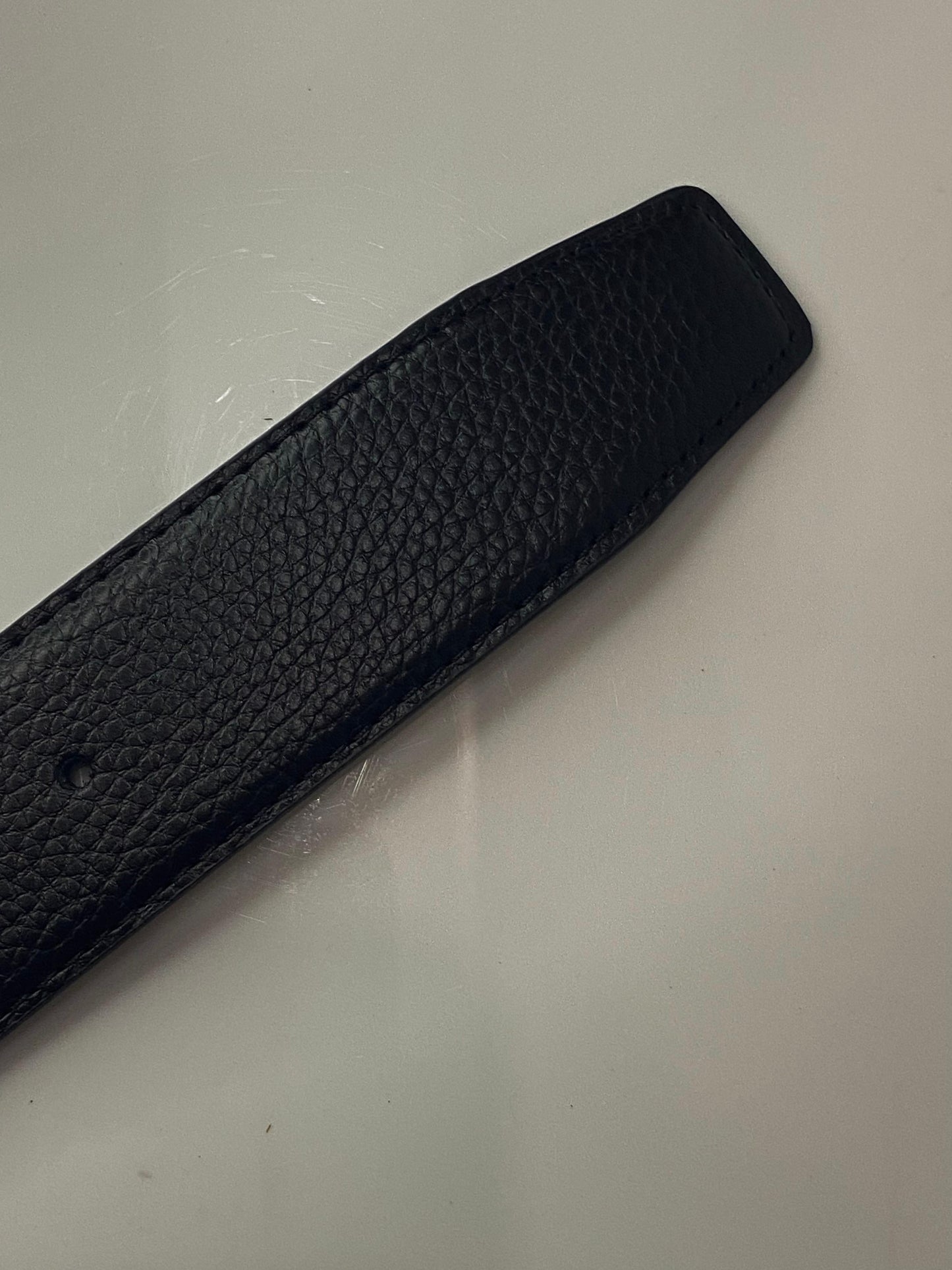 Gucci Men’s Original Leather Belt – Luxury Designer Accessory