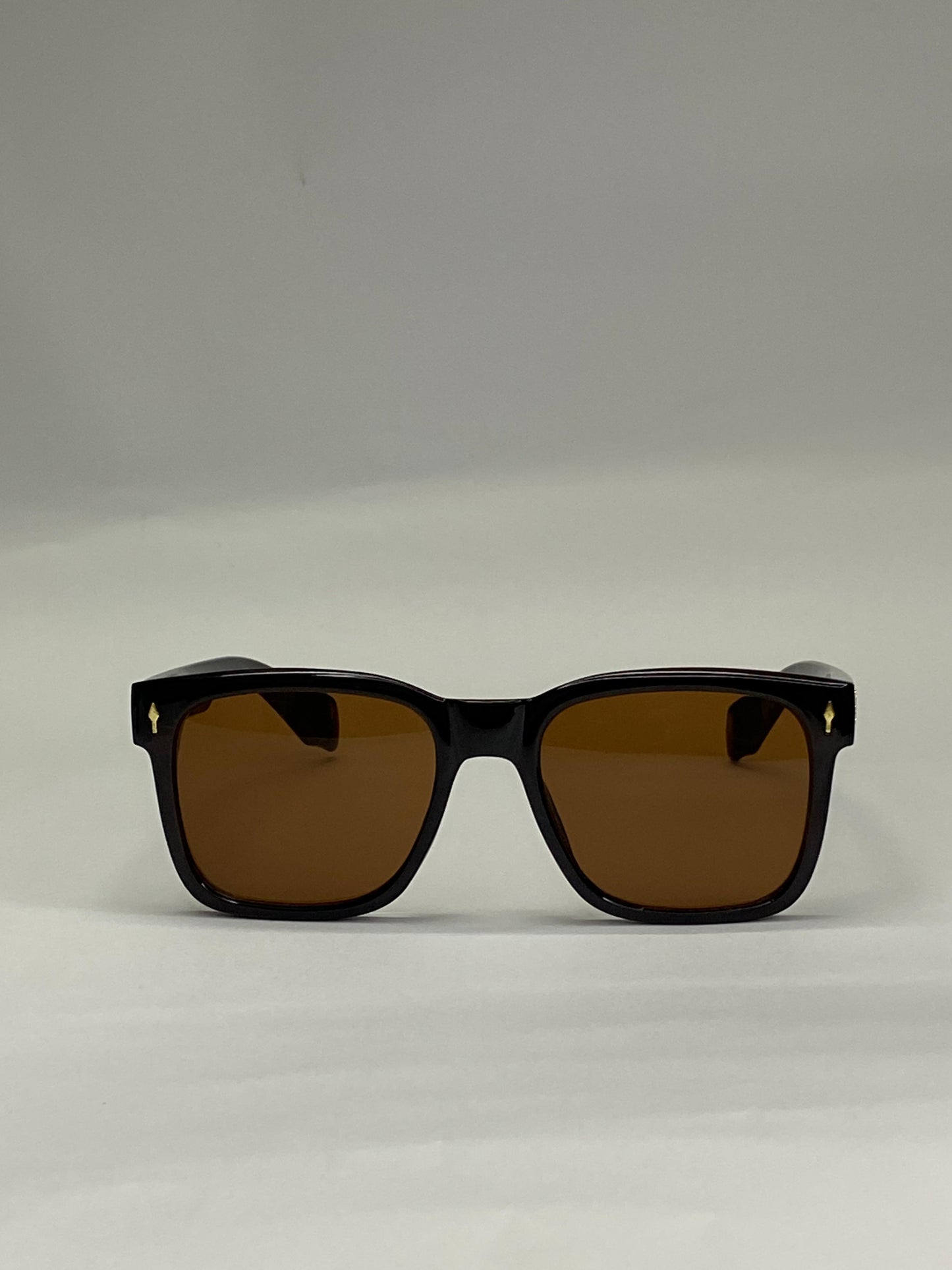 Experience style and protection with our premium original sunglasses.