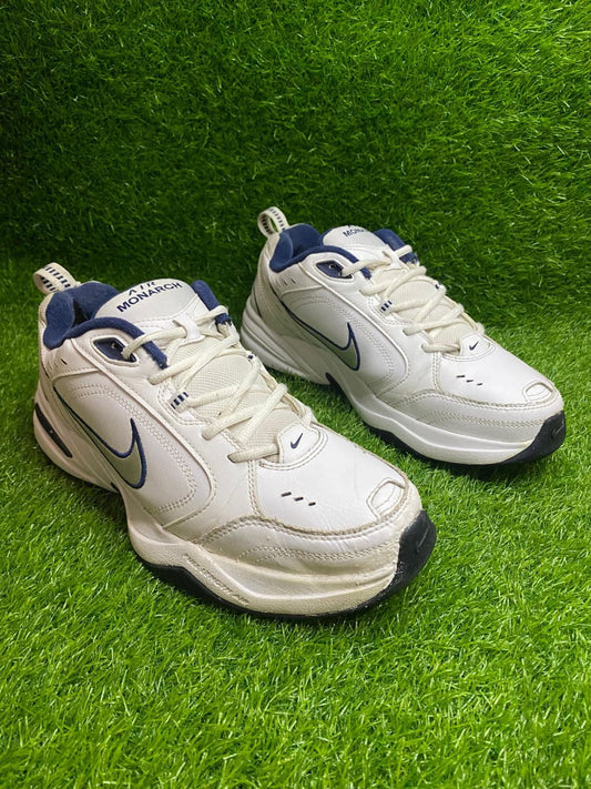 Nike Air Monarch IV | The Ultimate All-Day Trainer