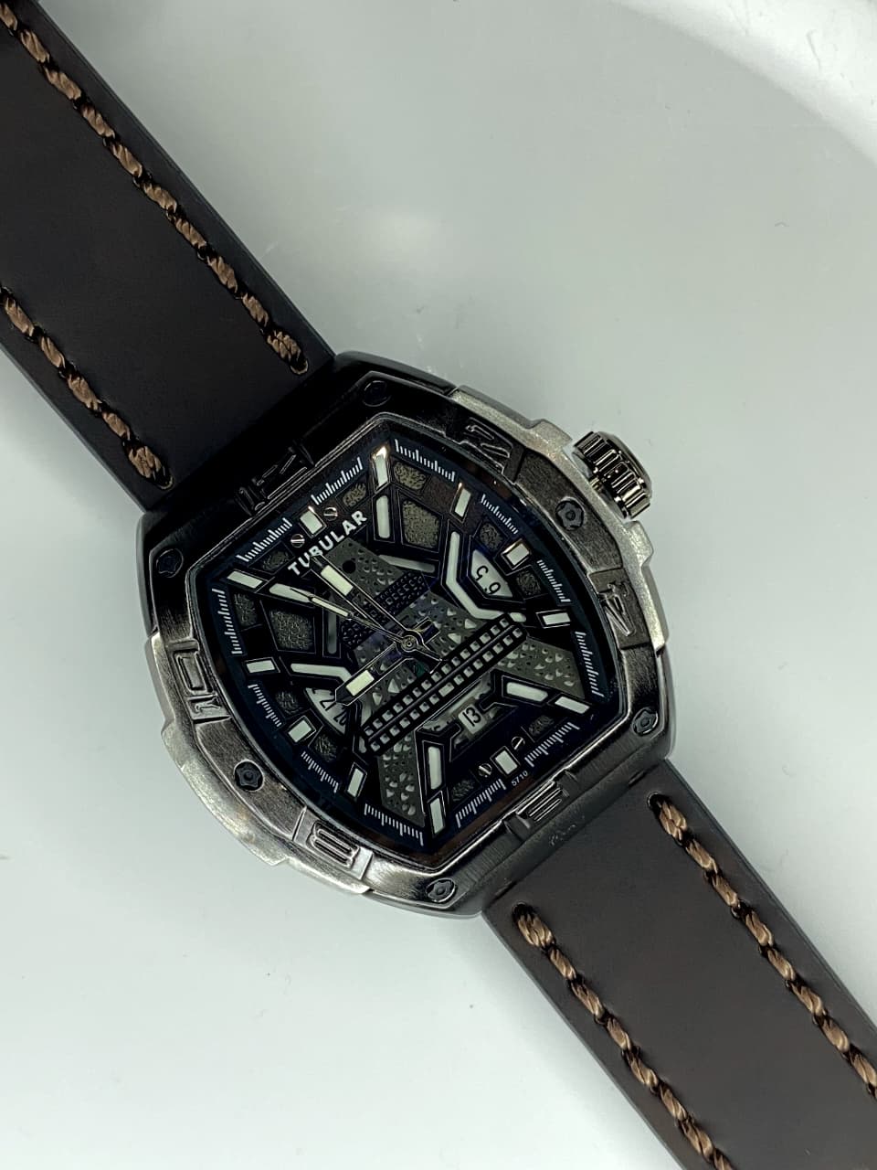 Tubular Luxury Analog Watch – Elegant Men’s Wristwatch with Date Display