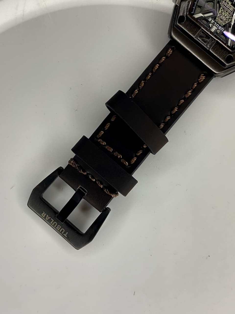 Tubular Luxury Analog Watch – Elegant Men’s Wristwatch with Date Display