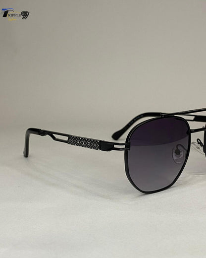 Stylish Black Louis Vuitton Sunglasses with Gradient Lenses