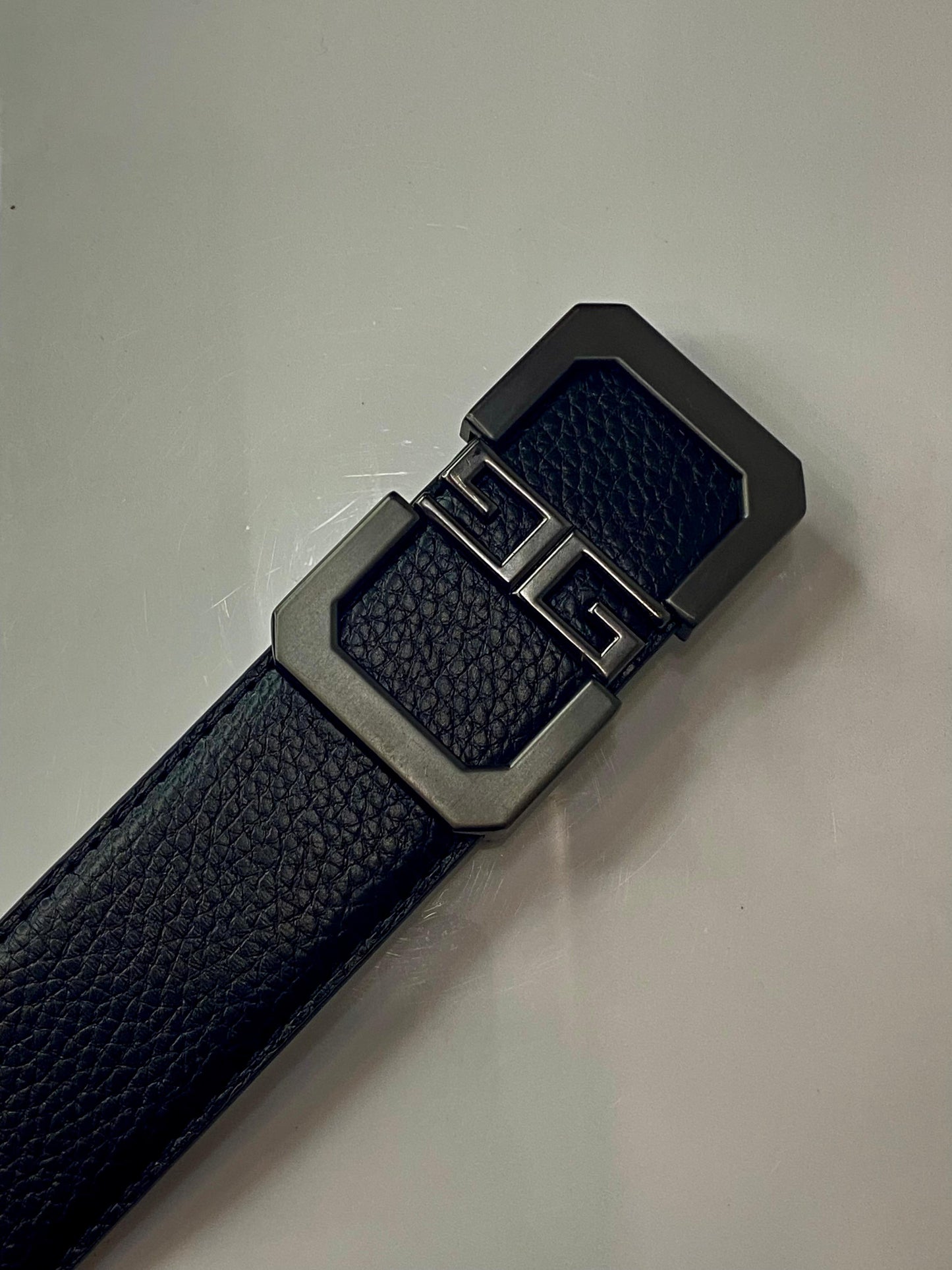 Gucci Men’s Original Leather Belt – Luxury Designer Accessory