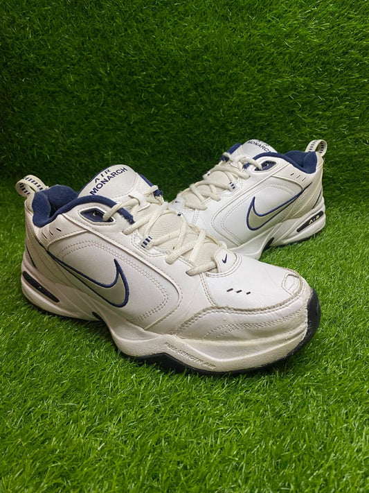Nike Air Monarch IV | The Ultimate All-Day Trainer